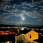 Pintadesol By Interhome * Čižići