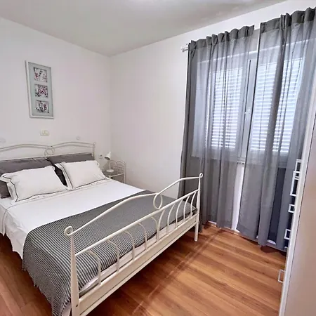 Pintadesol By Interhome * Čižići
